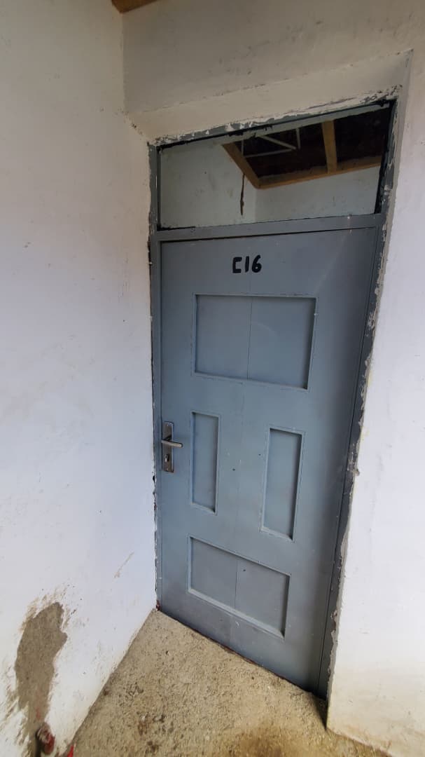 C16